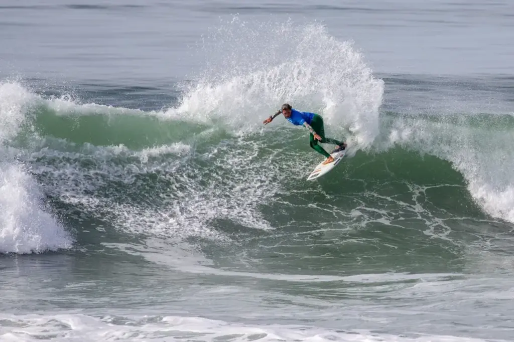  - Laura Raupp chegou até as quartas de final no Mundial Pro Junior — Foto: WSL/Kenny Morris