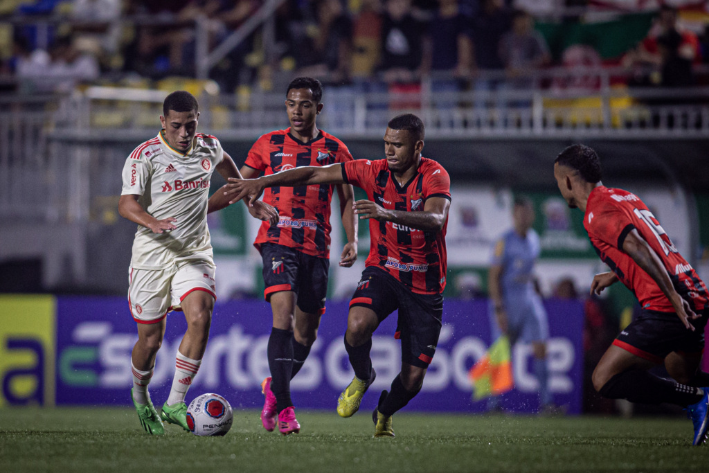 Foto: Victor Lannes - Especial - DP - Time do técnico João Miguel reagiu na segunda etapa depois de sofrer dois gols de bola aérea no primeiro tempo