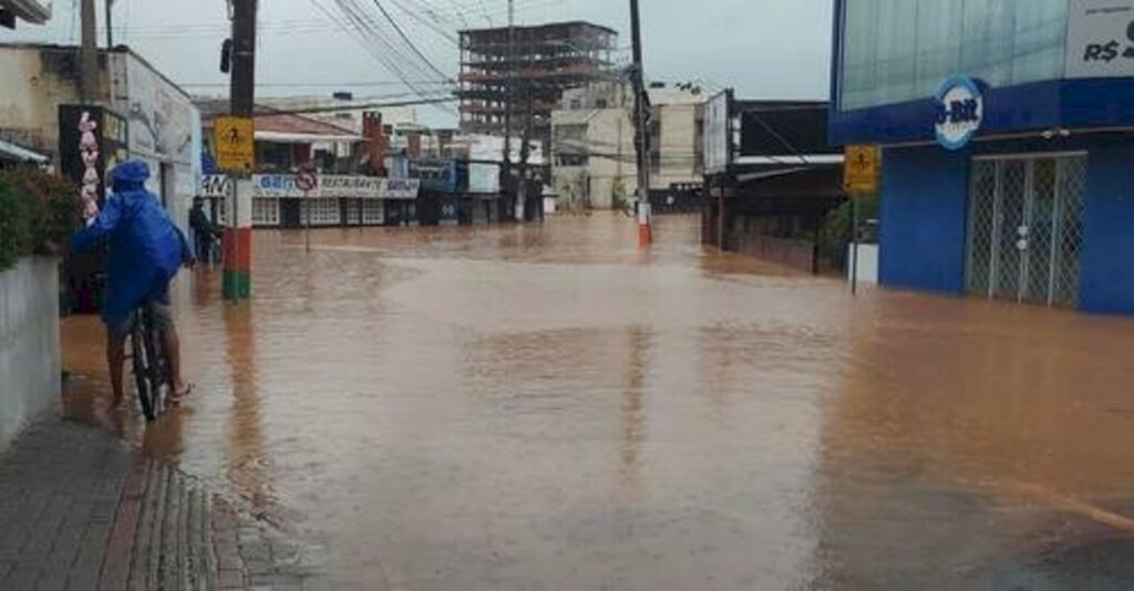 Irmãs morrem soterradas durante fortes chuvas em Camboriú