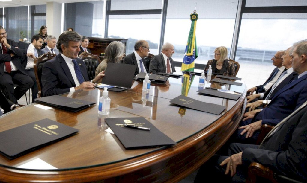 Lula se reúne pela primeira vez com ministros do STF após eleição