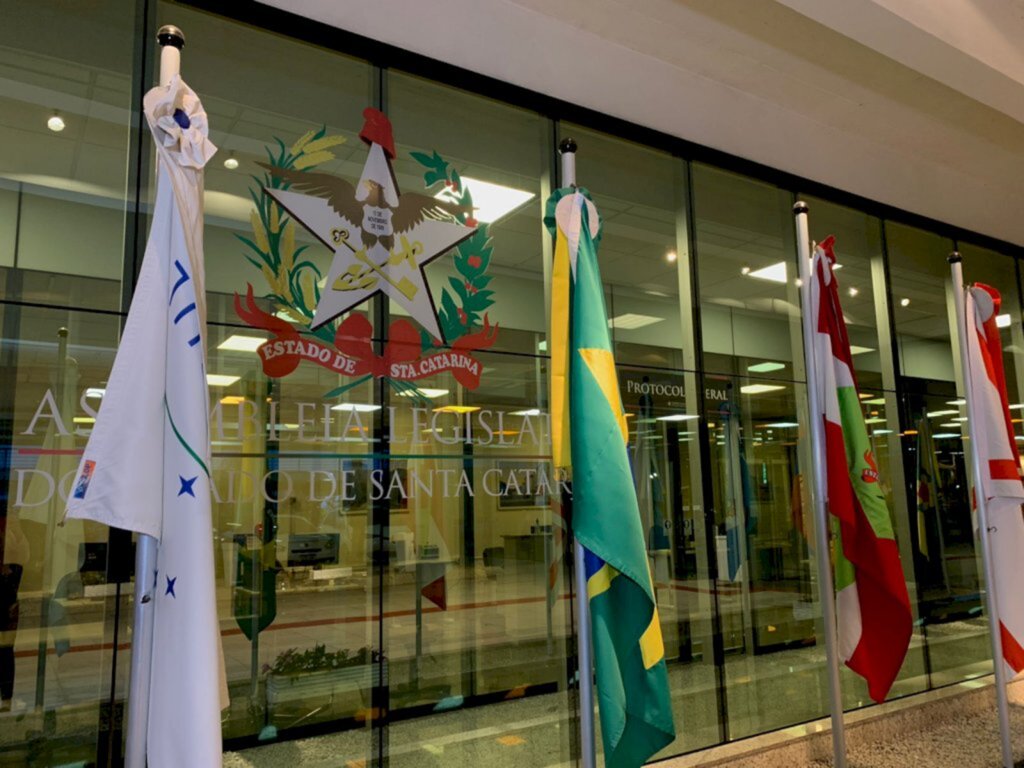Assembleia Legislativa de SC suspende sessões e reuniões a partir desta segunda