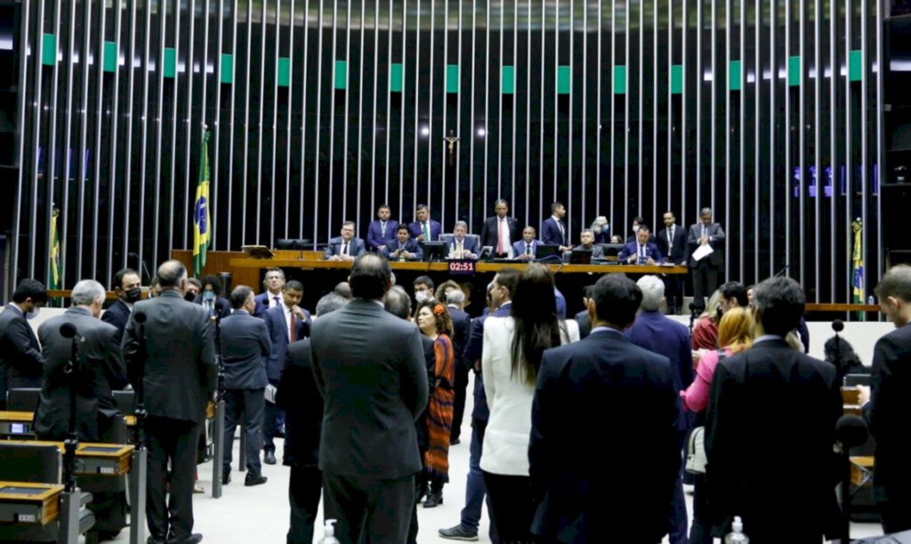 Câmara aprova PL que pune golpes cometidos por meio de redes sociais
