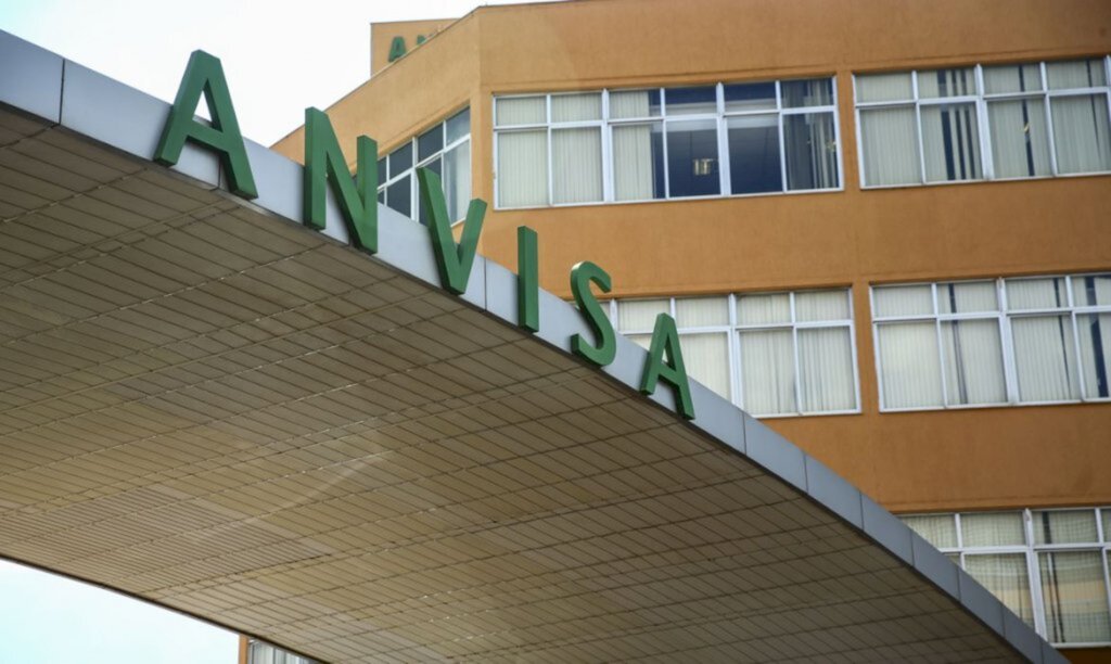 Anvisa recomenda revisão de restrições para viajantes
