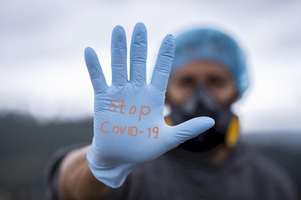 Fiocruz alerta que ômicron e relaxamento de medidas pode aumentar os casos de Covid-19