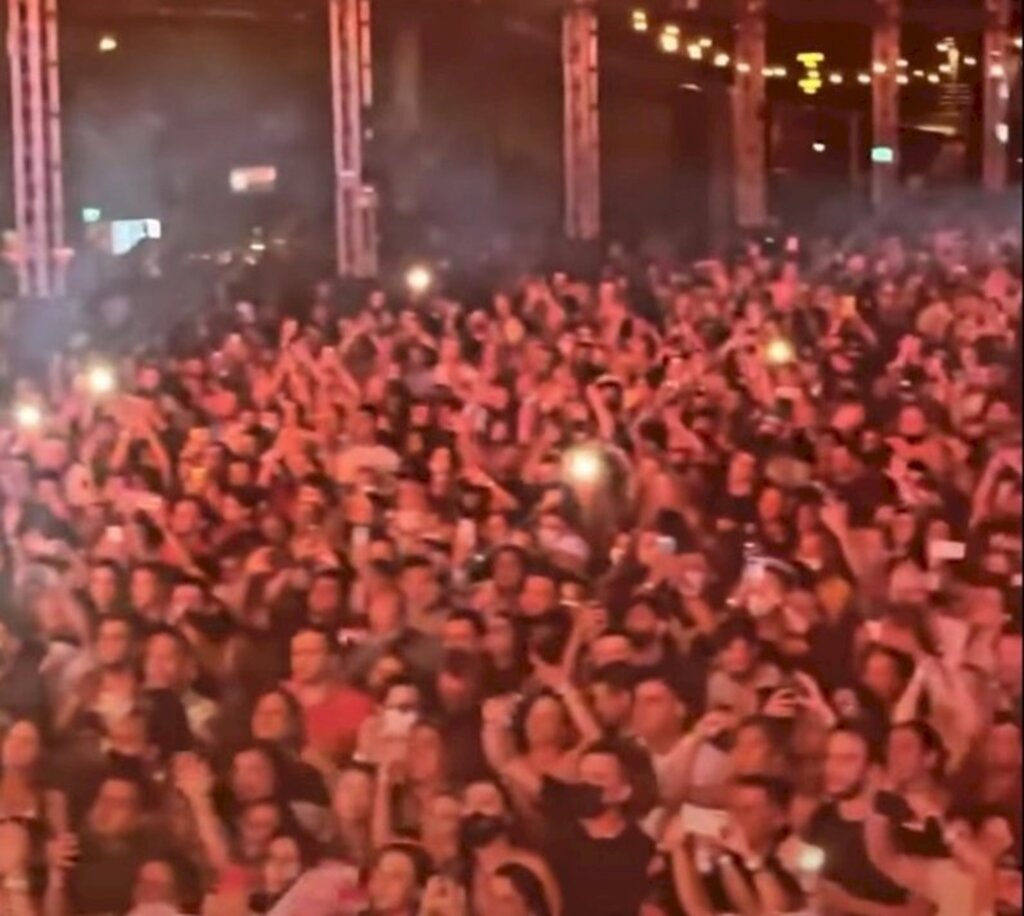 Baladas continuam no Litoral de SC em meio a explosão de casos de Covid-19