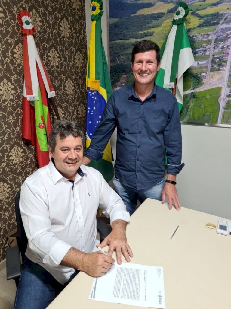 VICE-PREFEITO AIRTON SOUZA ASSUME A PREFEITURA