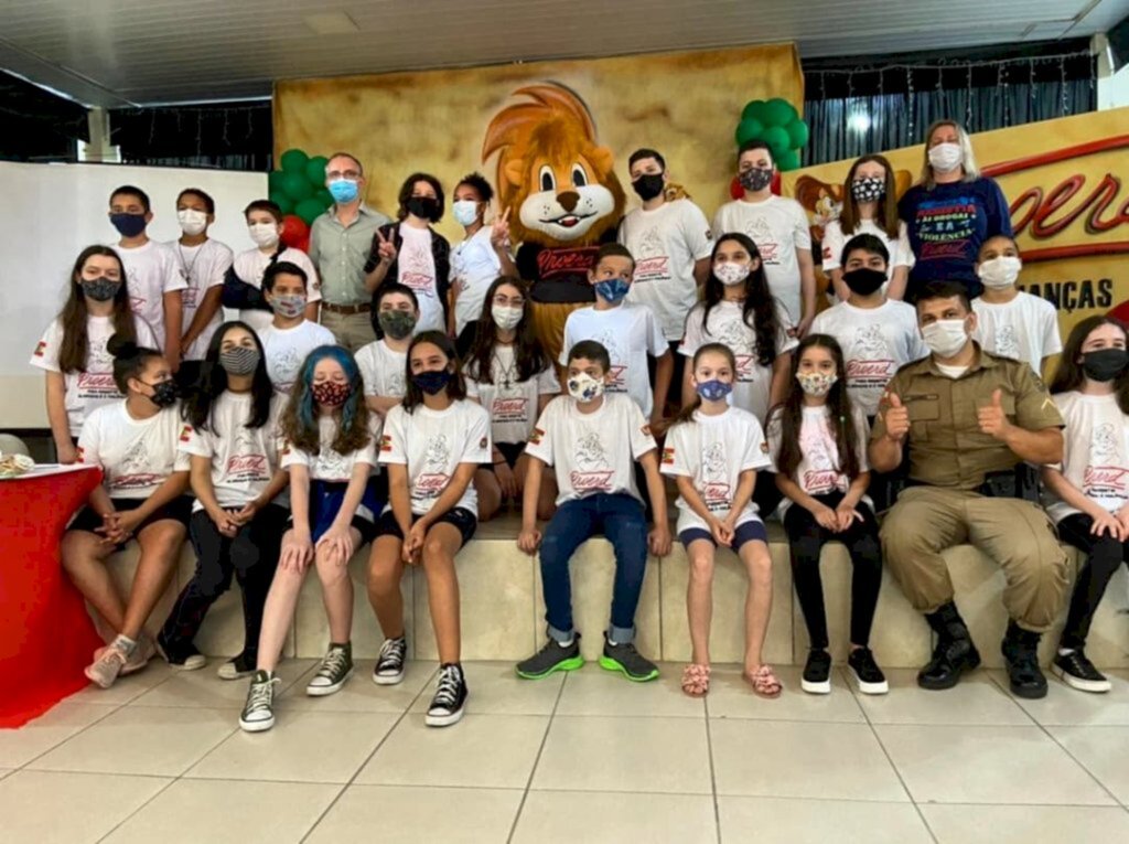 32ºBPM - PROERD - Polícia Militar, Escola e Família: unindo forças na caminhada contra as drogas e a violência!