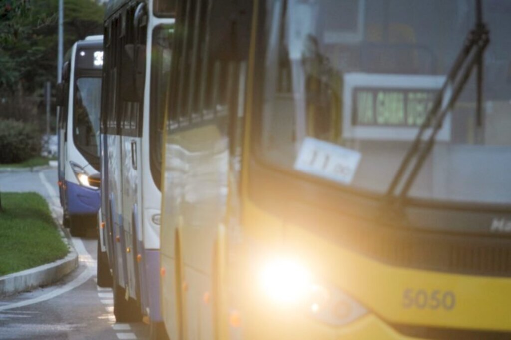 Passageiro que foi 'esquecido' em rodoviária de Indaial vai receber R$ 10 mil