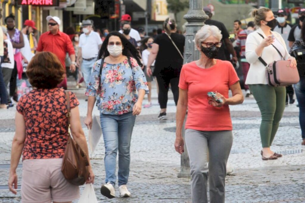 Com 65% de imunizados, liberação do uso de máscaras em SC já tem data para ser discutida
