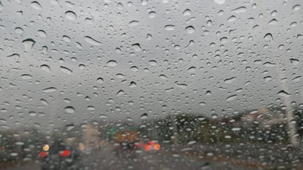 Aproximação de frente fria provoca temporais isolados em SC Termômetros devem registrar altas temperaturas no Estado