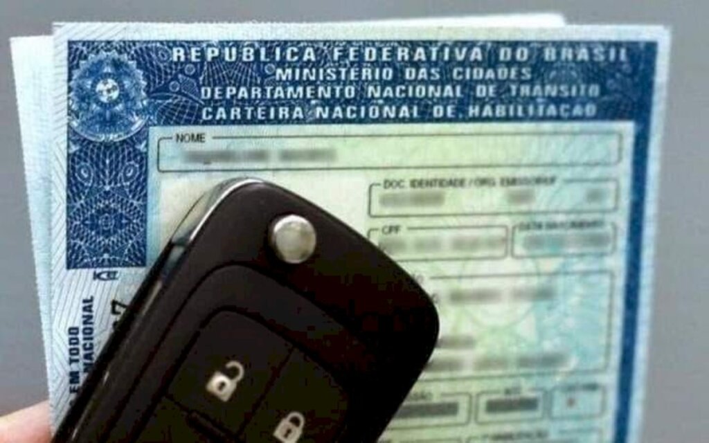 DEPUTADO DE SC PROPÕE LIBERAÇÃO DE CNH PARA ADOLESCENTES