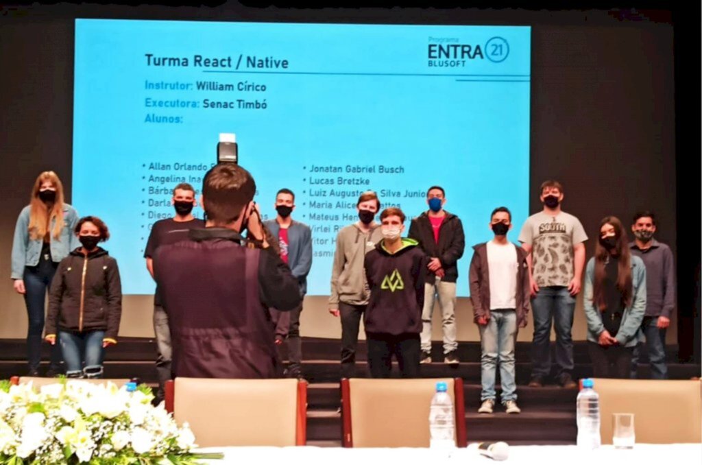 COM PARCERIA DA PREFEITURA DE RODEIO, O PROGRAMA ENTRA 21 DA BLUSOFT REALIZA FORMATURA