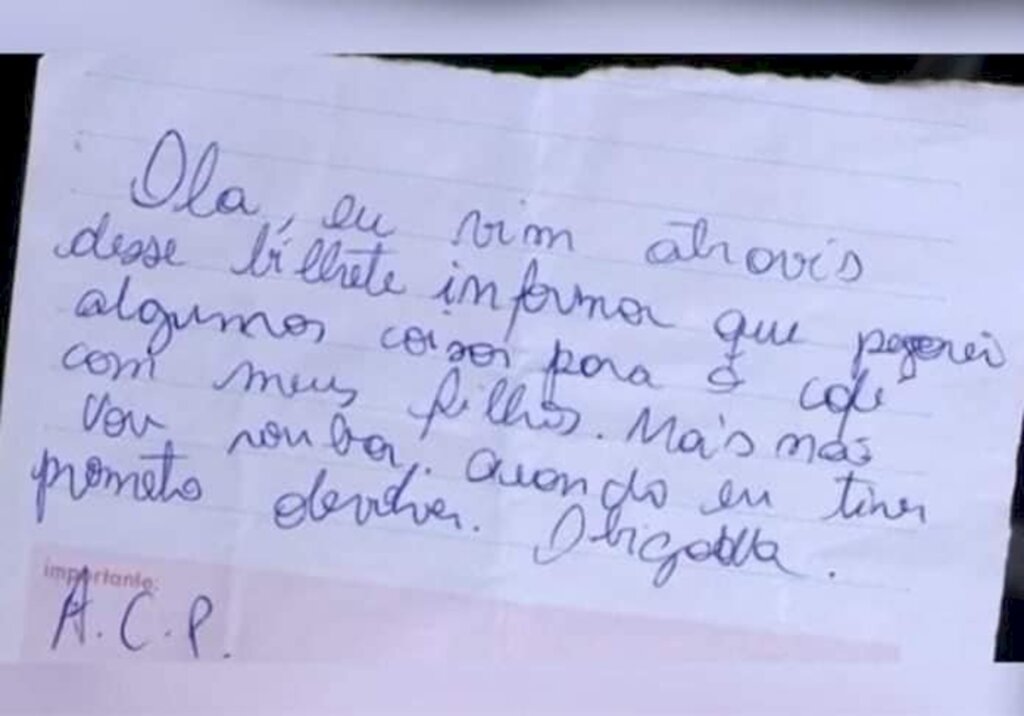 Desconhecida paga por alimentos que mãe pegou e prometeu devolver em bilhete