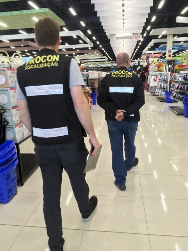 PROCON DE INDAIAL REALIZA FISCALIZAÇÕES EM POSTOS DE COMBUSTÍVEIS E MERCADOS