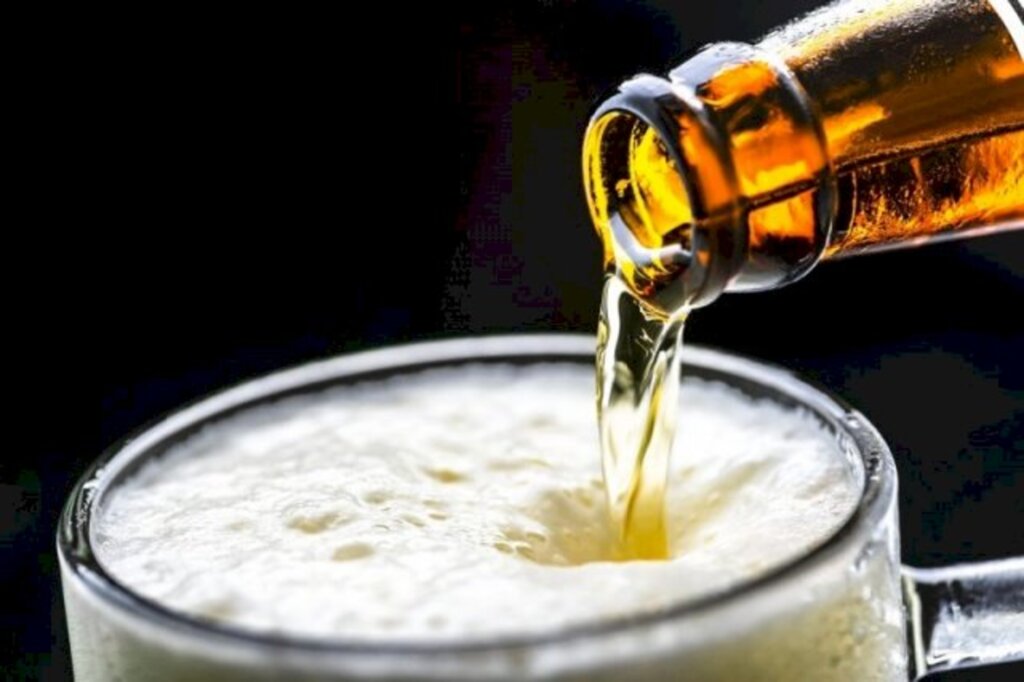 Dona de bar cobra R$ 700 por 15 cervejas e cliente se nega a pagar em SMOeste