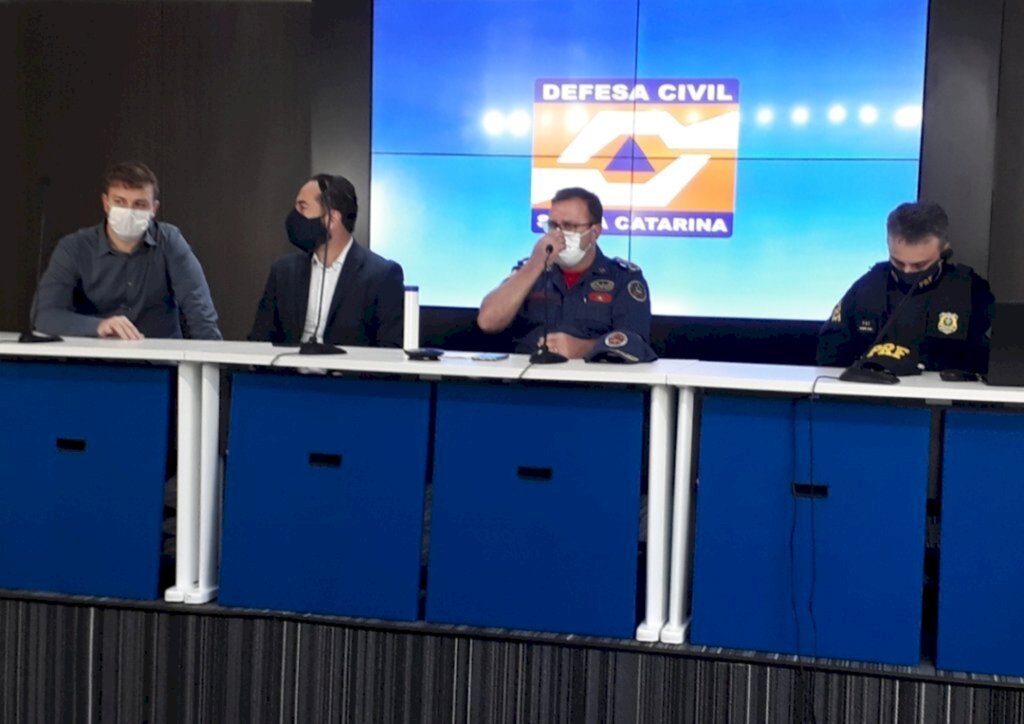 Governo de SC anuncia ações em resposta aos bloqueios de rodovias