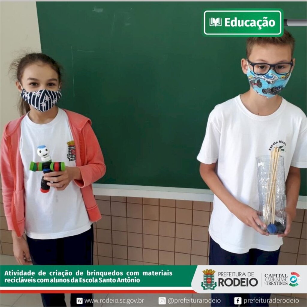 Escola Básica Santo Antônio realiza atividade de criação de brinquedos com materiais recicláveis dos alunos