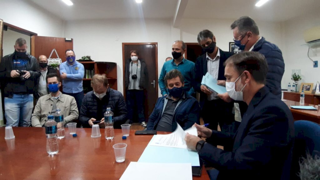 Junto com prefeitos da região, prefeito Valcir se reúne com superintendente do Denit para pedir melhorias urgentes na  BR 470