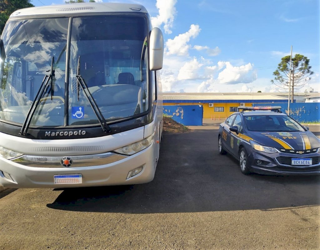 Ônibus que estava nos atos em Brasília é apreendido na BR-116 em Capão Alto