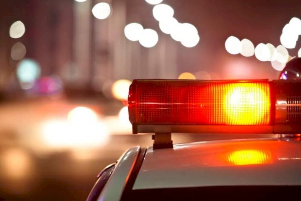 Assaltantes rouba tênis, celular e dinheiro de mulher em Indaial