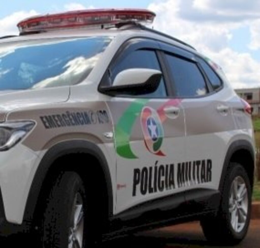 Homens armados com facões assaltam casa com idosos em Timbó