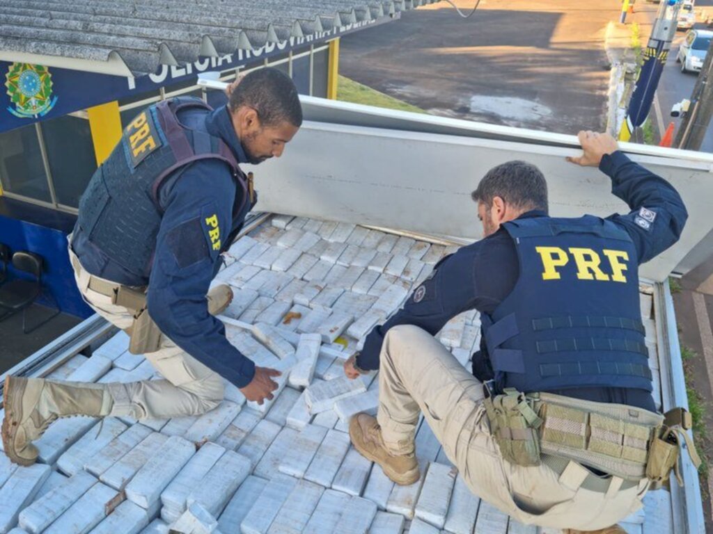 Em seis horas, PRF apreende mais de 1,5 tonelada de maconha no Paraná