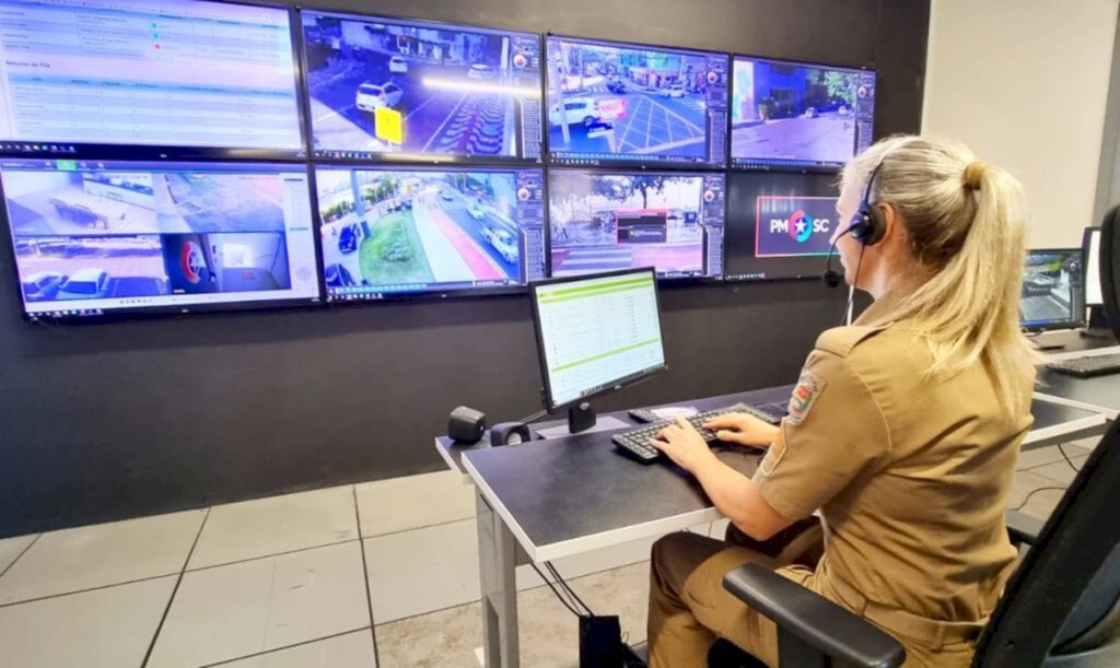 Mulher liga para Polícia Militar 'pedindo pizza' em Itapema