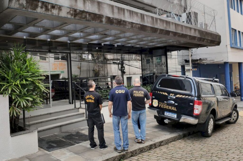 Operação da PF mira DNIT e empresas por fraudes em obras públicas em SC e outros 5 Estados
