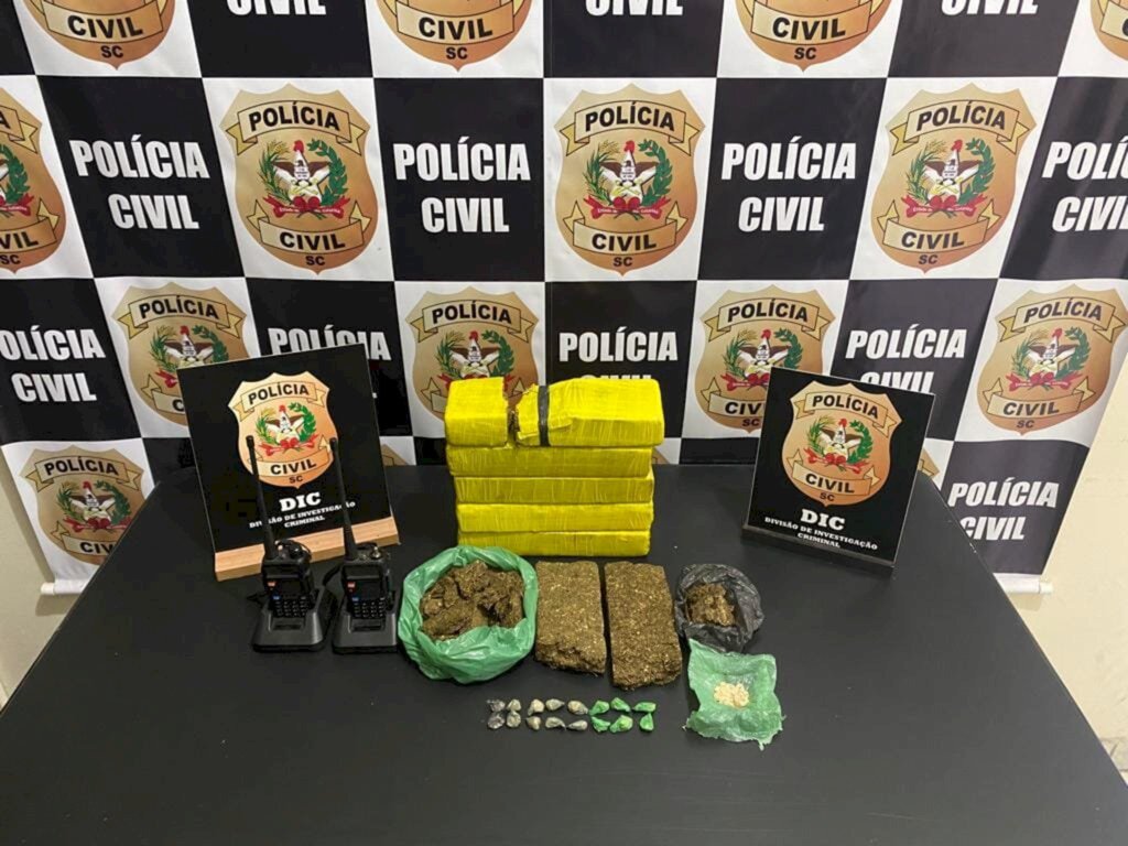 POLÍCIA CIVIL PRENDE DOIS HOMENS EM FLAGRANTE POR TRÁFICO DE DROGAS NA CIDADE DE RODEIO