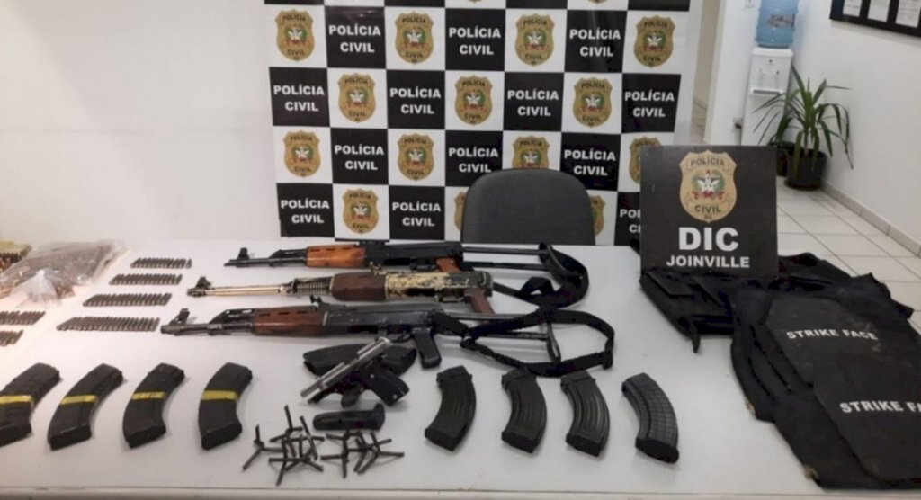 Polícia Civil descobre grupo que planejava explodir e roubar bancos em SC
