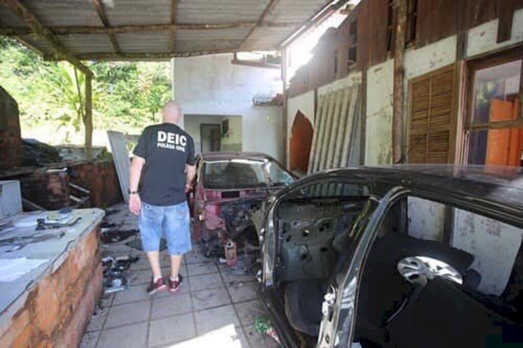 POLÍCIA CIVIL EFETUA PRISÕES EM OPERAÇÃO DE COMBATE AO FURTO, DESMANCHE E REVENDA DE PEÇAS DE VEÍCULOS EM JOINVILLE