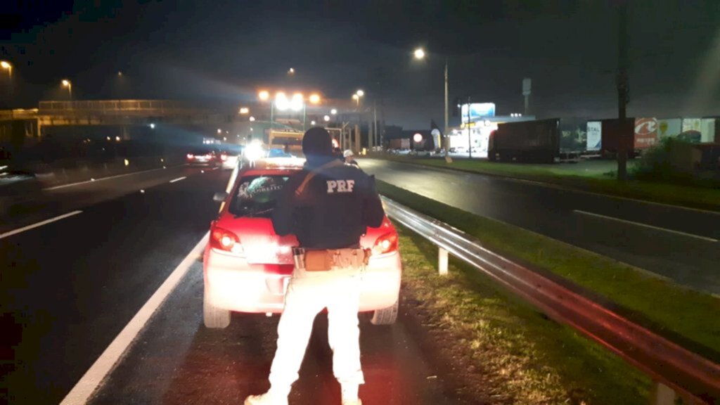 Homem procurado por furto é preso na BR 101 em Itajaí