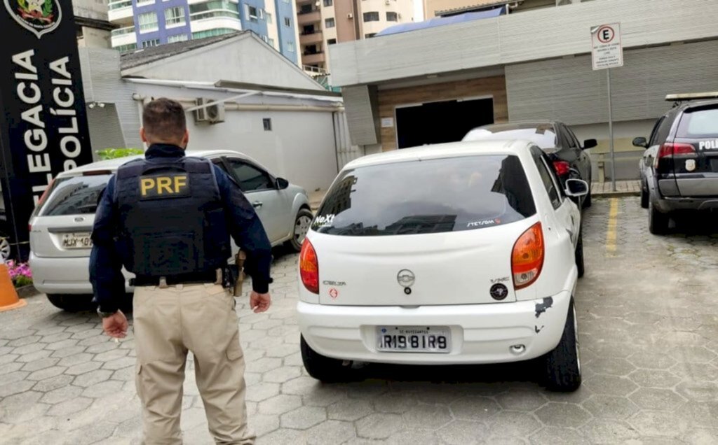Homem é preso com carro furtado dois dias antes na BR-101 em Itapema