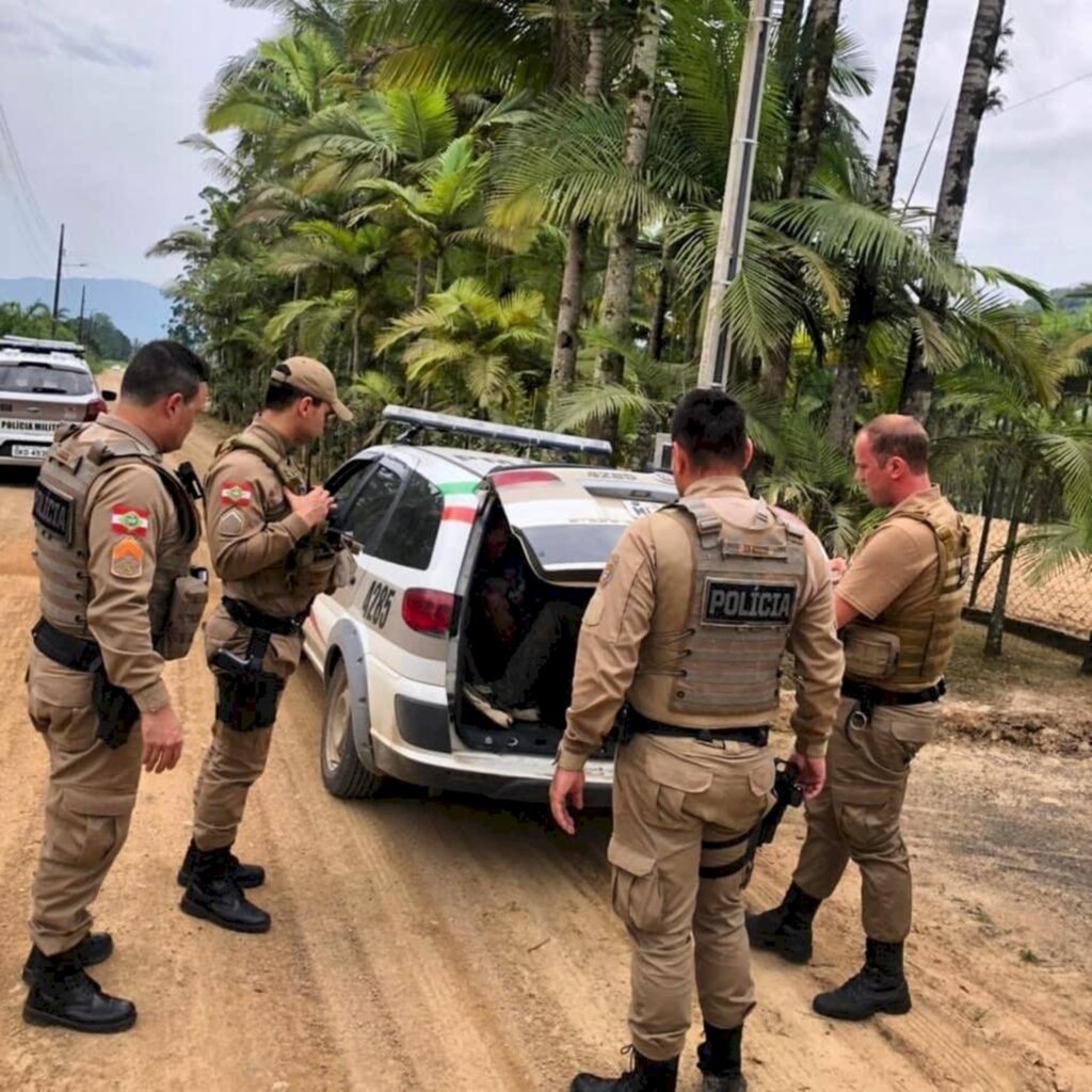 Três pessoas são presas na cidade de Presidente Getúlio.