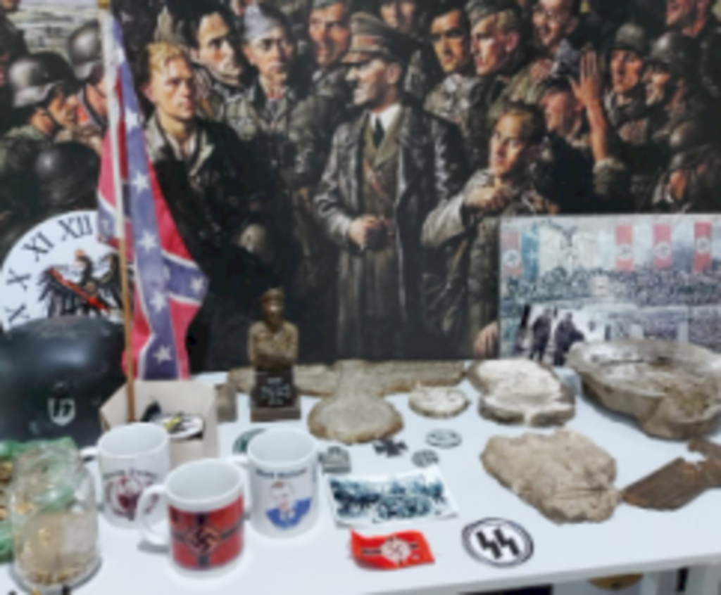 MP de Timbó ingressa com ação penal contra suposto comerciante e fabricante de artigos nazistas