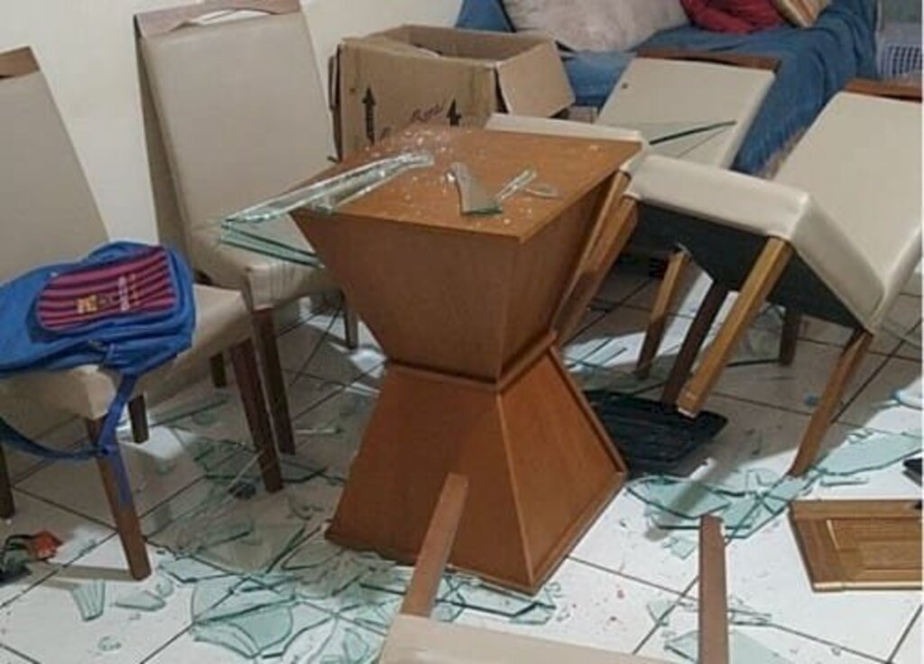 Homem é preso acusado de sequestrar e agredir os próprios pais por dinheiro em SC