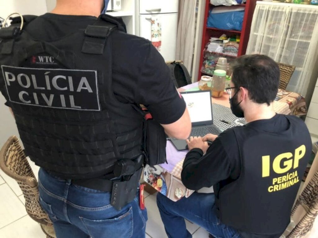 Polícia prende quatro pessoas em nova operação contra pornografia infantil em SC