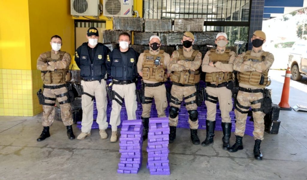apreende mais de uma tonelada de maconha em picape roubada em Itá