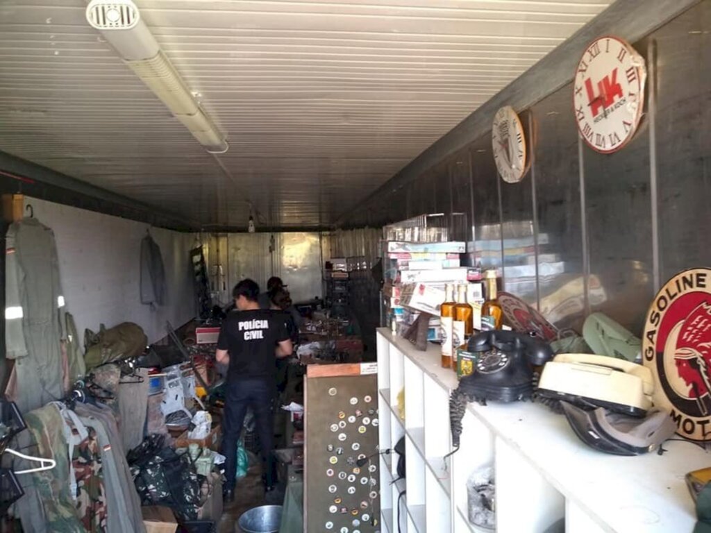 Polícia Civil encontra fábrica de artigos para divulgação do nazismo em Timbó:
