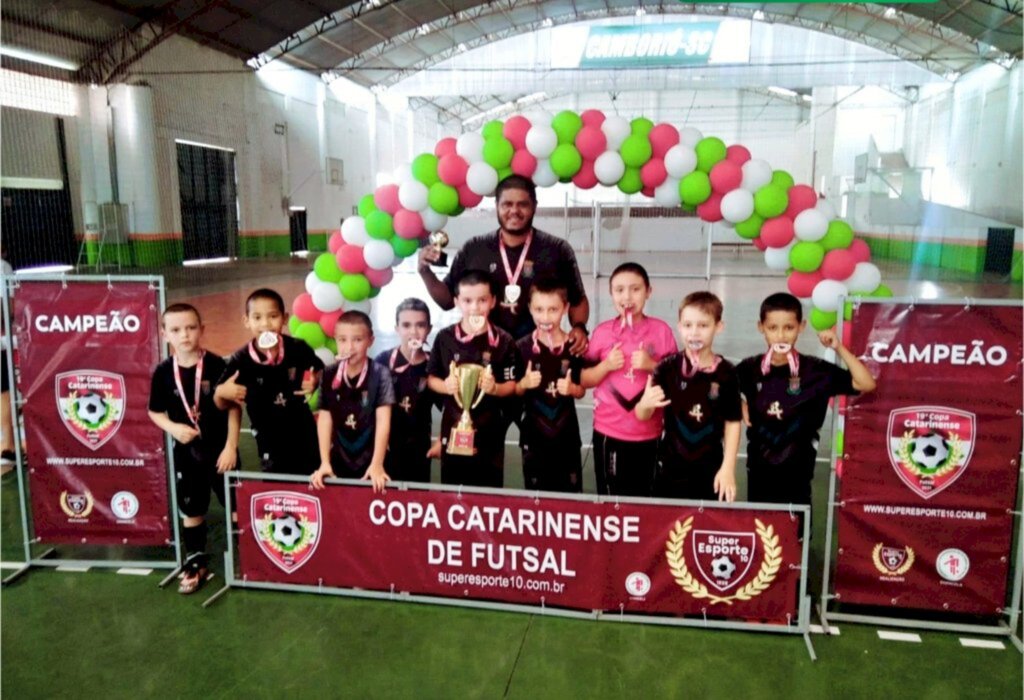 EQUIPE SUB 8 DE FUTSAL DE RODEIO CONQUISTA MAIS 2 TÍTULOS NESTE FINAL DE SEMANA