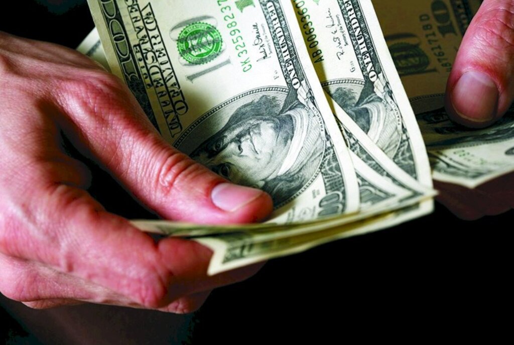 As novas regras para que empresas e pessoas físicas possam operar diretamente no mercado de câmbio começaram a valer no dia 30 de dezembro