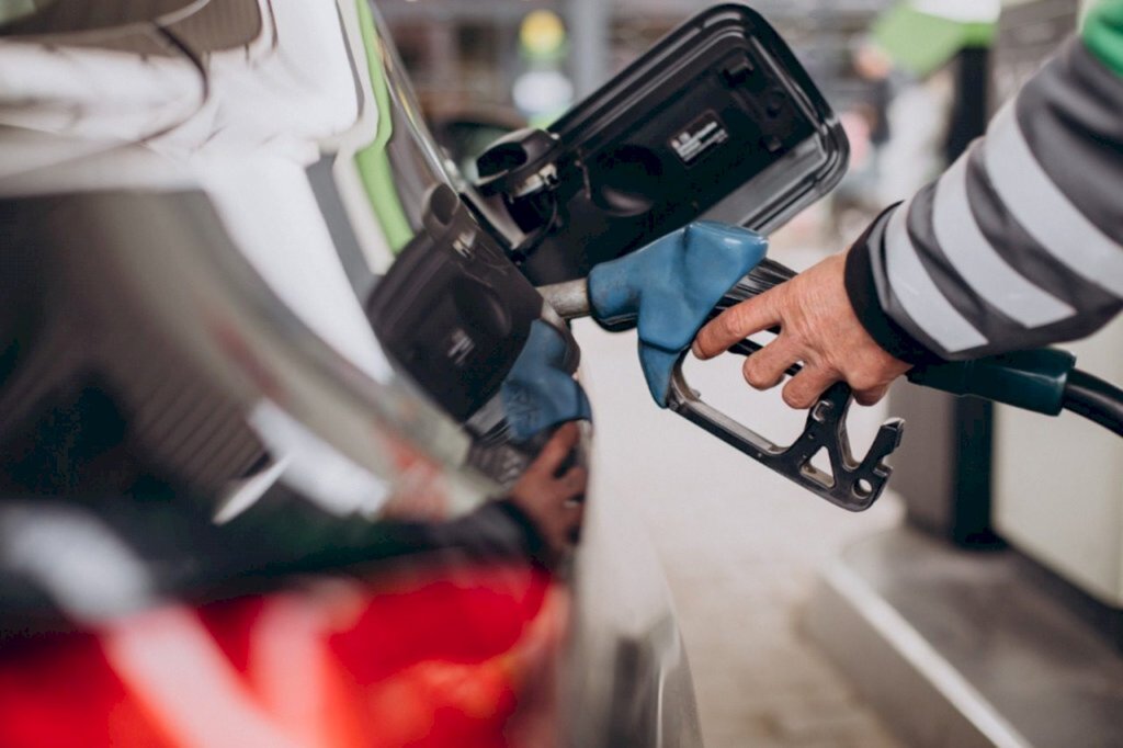 Volta de tributos federais pode deixar gasolina mais cara em 2023