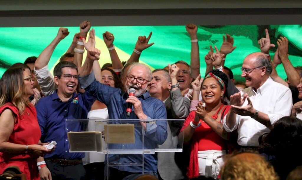 Partidos parabenizam vitória de Lula e citam democracia