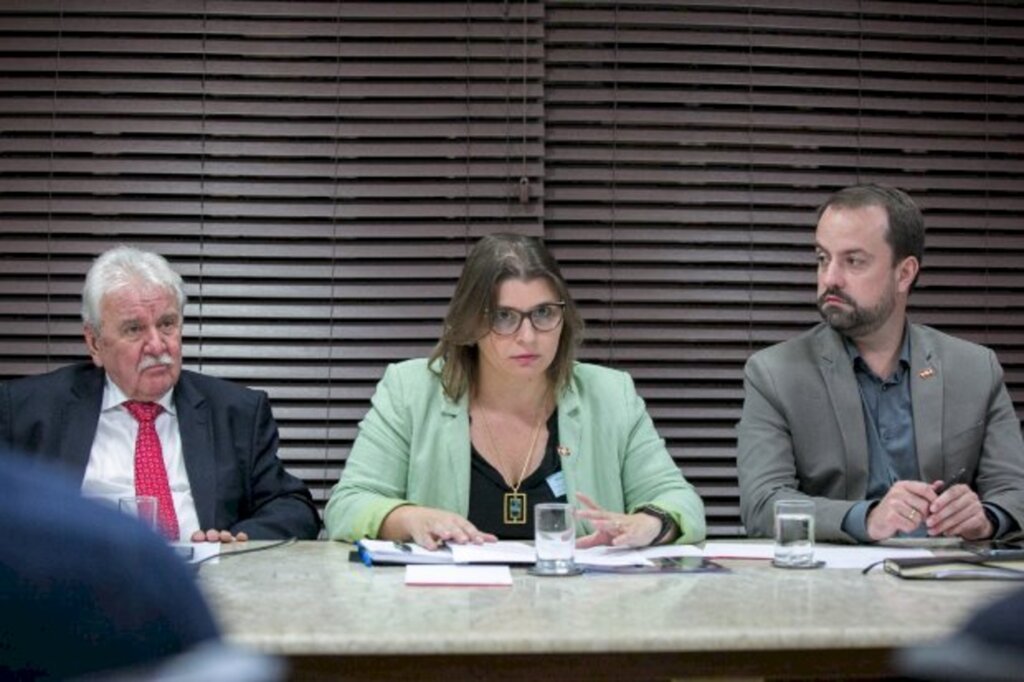 Governo do Estado apresenta proposta para reinserir leite longa vida na cesta básica