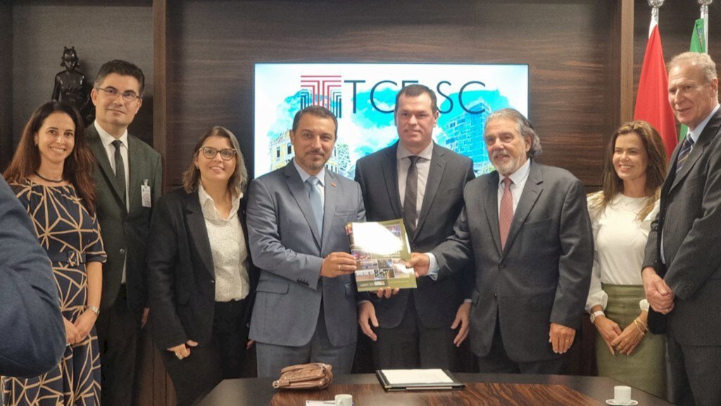 Com investimentos recordes em Saúde e Educação, Carlos Moisés entrega Balanço Geral de 2021 ao TCE