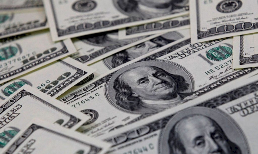 Dólar cai para R$ 4,76 e tem maior queda trimestral desde 2009