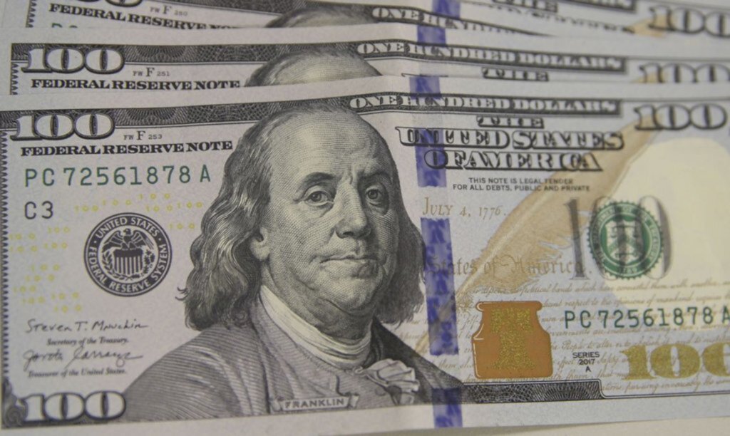 Dólar cai para R$ 5,03, um dia após Bancos Centrais definirem juros