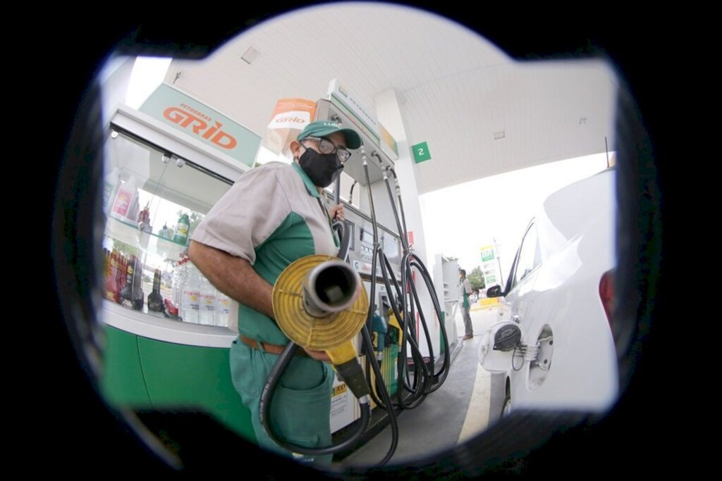 Petrobras anuncia aumento de 18% na gasolina e 24,9% no diesel