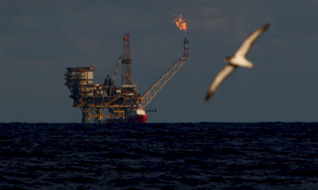 Preços do petróleo sobem e atingem níveis de 14 anos atrás