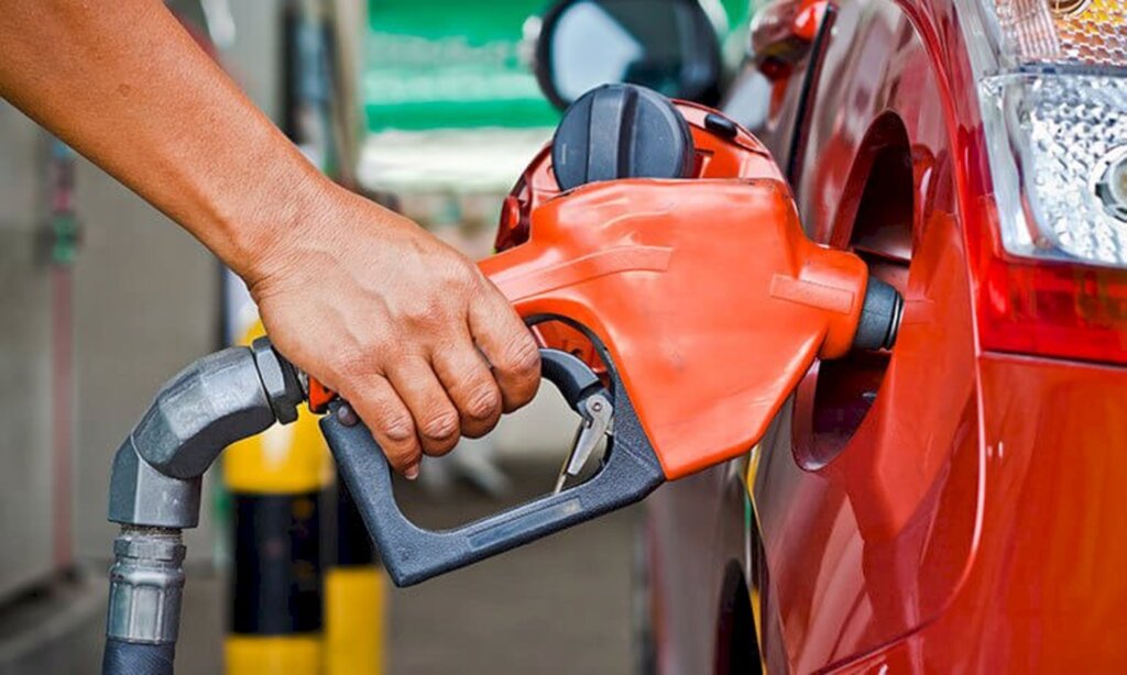 Preços do litro da gasolina e do diesel podem despencar para R$ 4,00